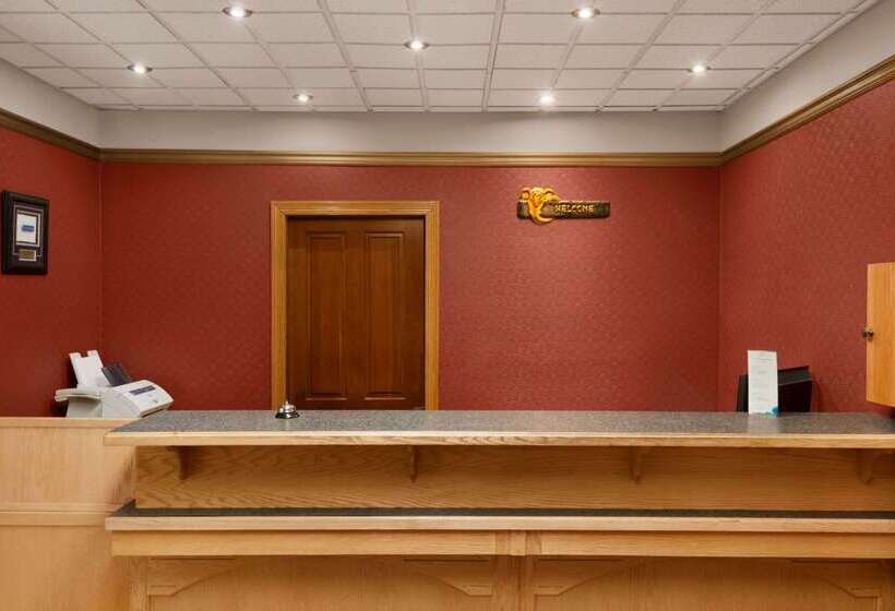 호텔 Travelodge By Wyndham Quesnel Bc