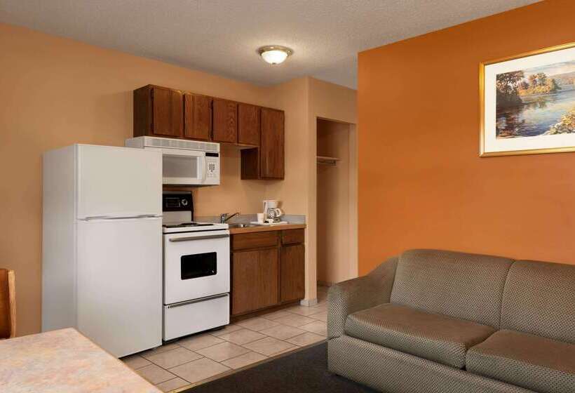 호텔 Travelodge By Wyndham Quesnel Bc