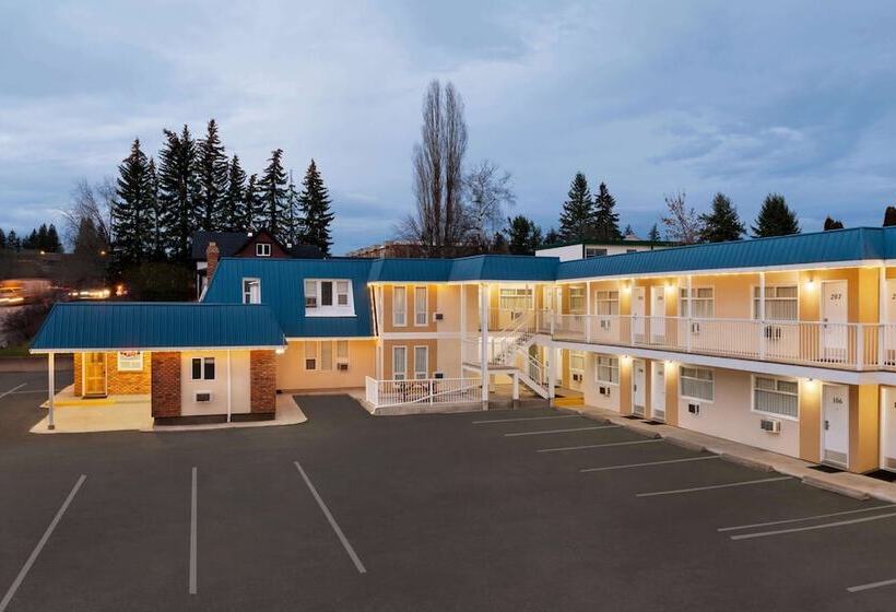 ホテル Travelodge By Wyndham Quesnel Bc