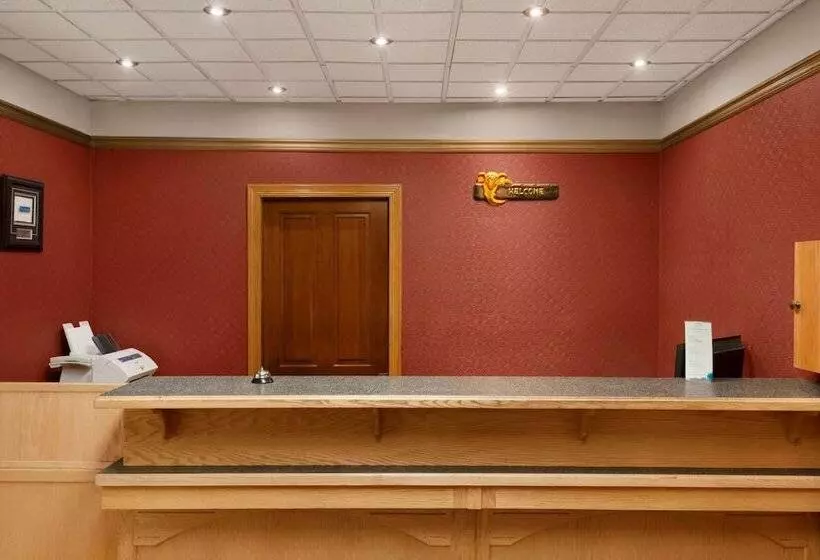 호텔 Travelodge By Wyndham Quesnel Bc