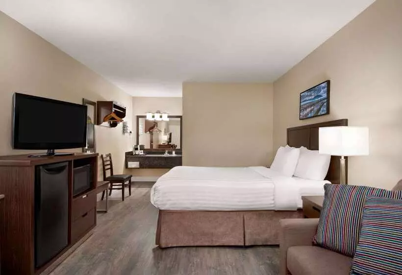 호텔 Travelodge By Wyndham Salmon Arm Bc