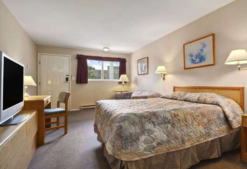 ホテル Travelodge By Wyndham Salmon Arm Bc