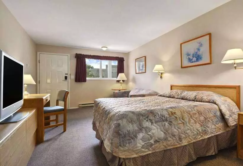 호텔 Travelodge By Wyndham Salmon Arm Bc