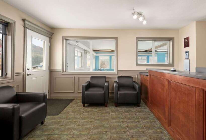 ホテル Travelodge By Wyndham Salmon Arm Bc