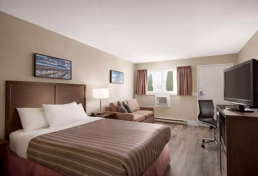 호텔 Travelodge By Wyndham Salmon Arm Bc