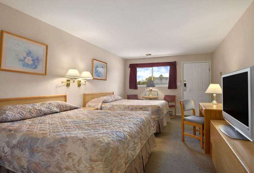 ホテル Travelodge By Wyndham Salmon Arm Bc