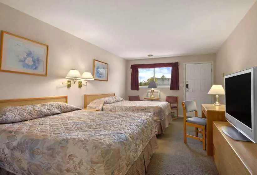 호텔 Travelodge By Wyndham Salmon Arm Bc