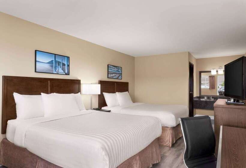 ホテル Travelodge By Wyndham Salmon Arm Bc