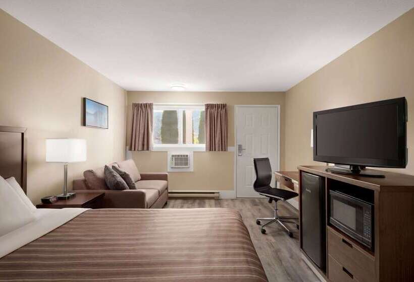 ホテル Travelodge By Wyndham Salmon Arm Bc