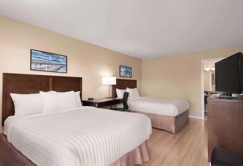 ホテル Travelodge By Wyndham Salmon Arm Bc