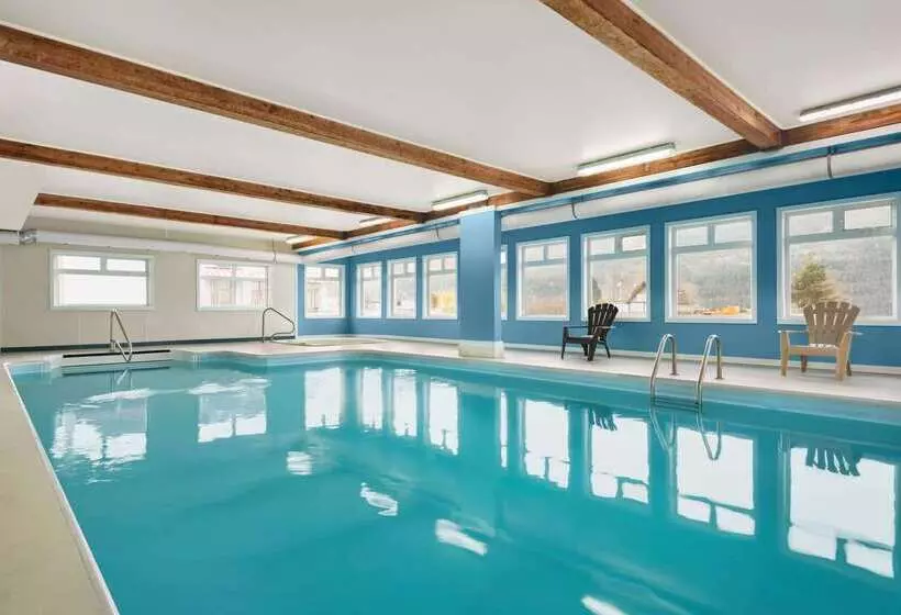 호텔 Travelodge By Wyndham Salmon Arm Bc