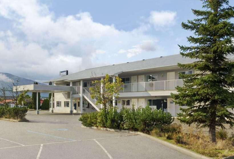 ホテル Travelodge By Wyndham Salmon Arm Bc