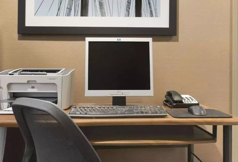 ホテル Travelodge Suites By Wyndham Halifax Dartmouth