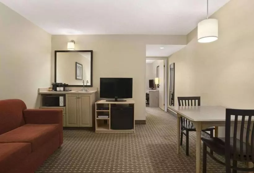 ホテル Travelodge Suites By Wyndham Halifax Dartmouth