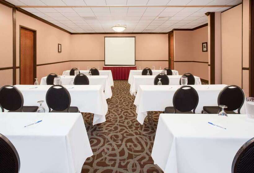 בית מלון כפרי Wyndham Garden Schaumburg Chicago Northwest