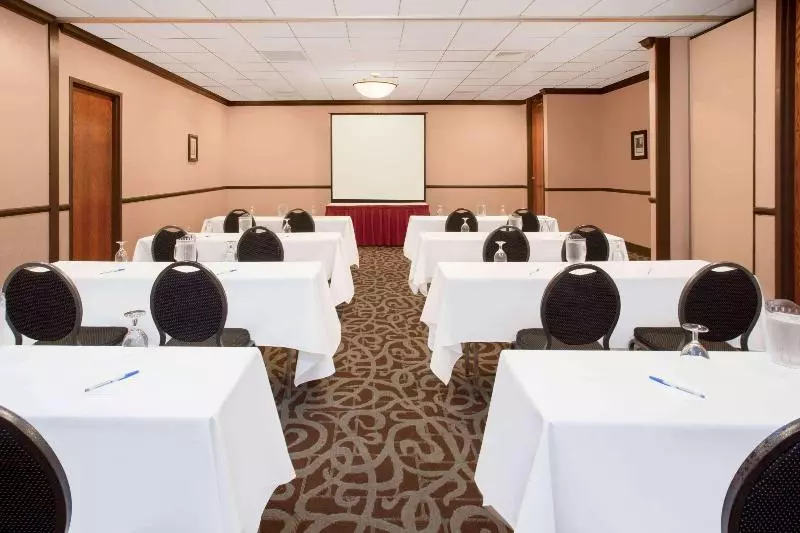 ホテル Wyndham Garden Schaumburg Chicago Northwest