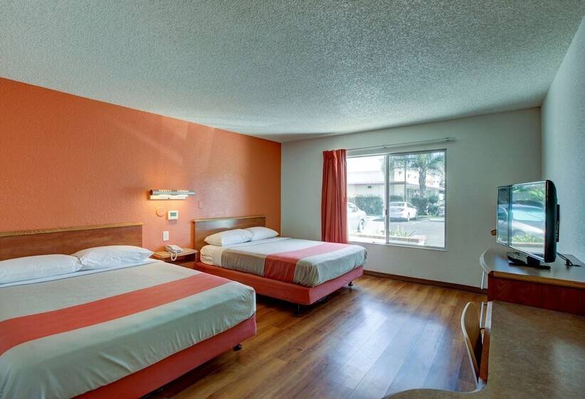 Motel 6santa Ana, Ca Irvine Orange County Airport