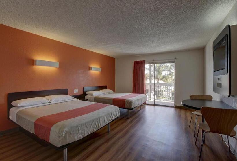 Motel 6santa Ana, Ca Irvine Orange County Airport