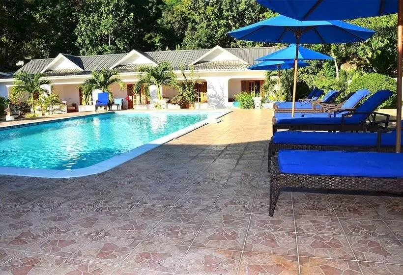 هتل The Britannia