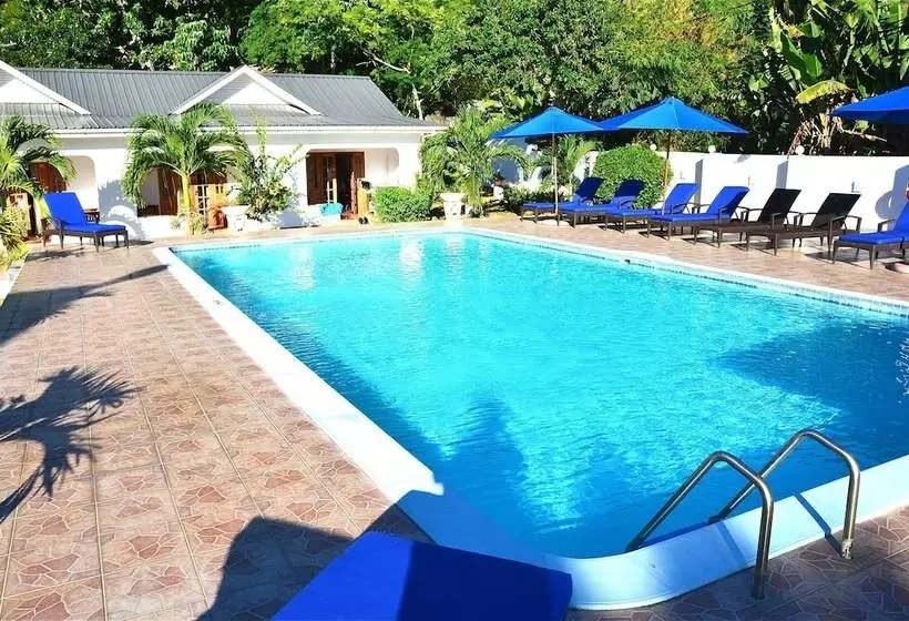 هتل The Britannia