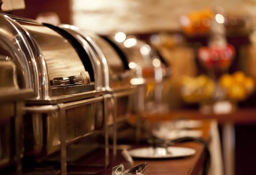 هتل Clifton Victoria Inn At The Falls