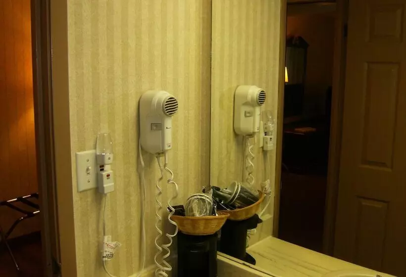 בית מלון כפרי Clifton Victoria Inn At The Falls