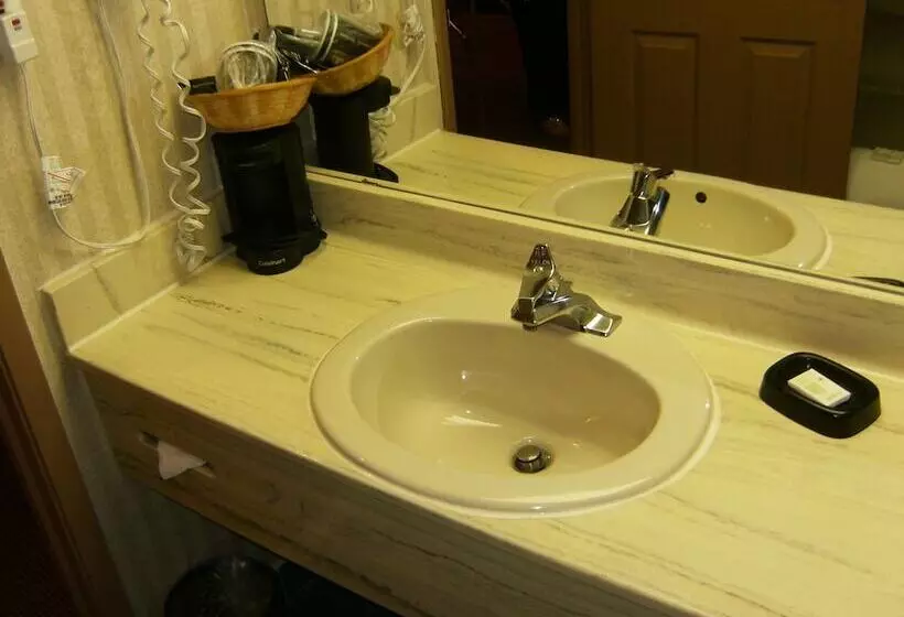 בית מלון כפרי Clifton Victoria Inn At The Falls