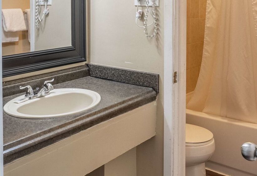 هتل Knights Inn North Bay