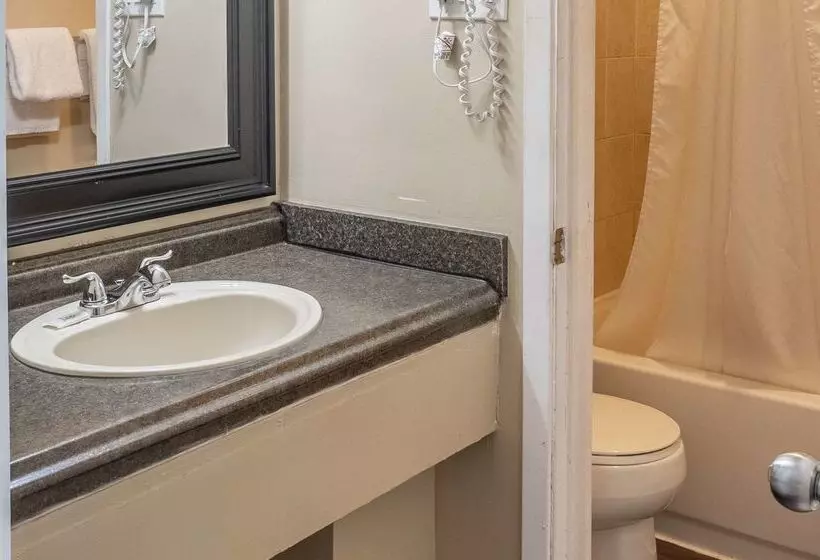 فندق Knights Inn North Bay