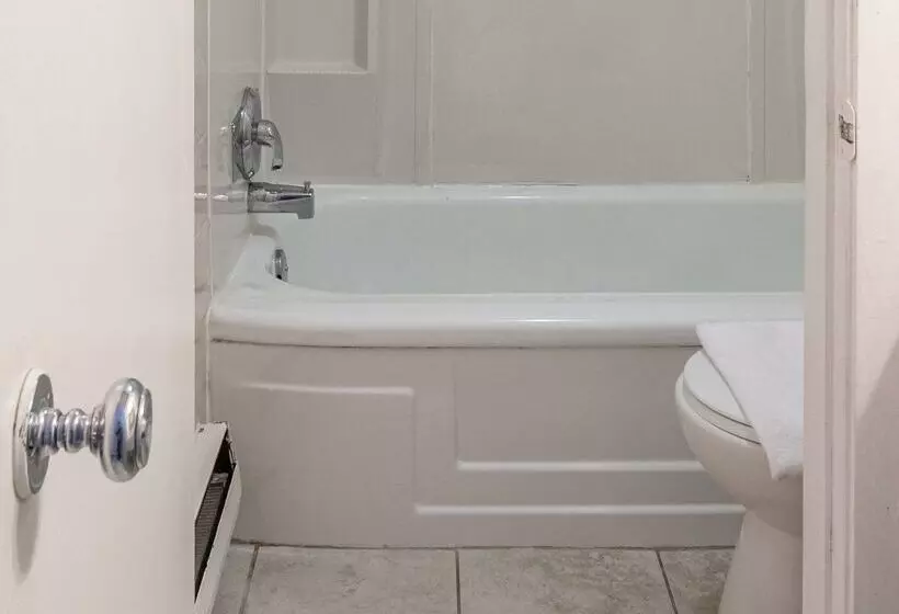 فندق Knights Inn North Bay