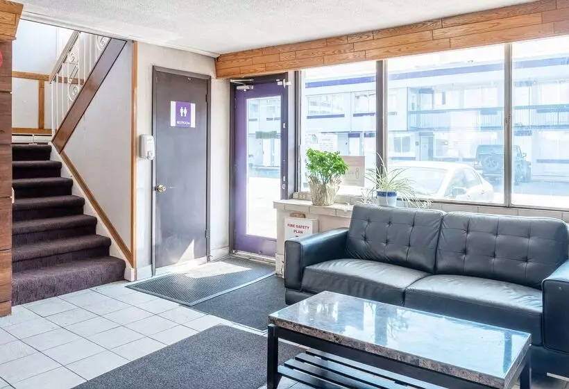 فندق Knights Inn North Bay