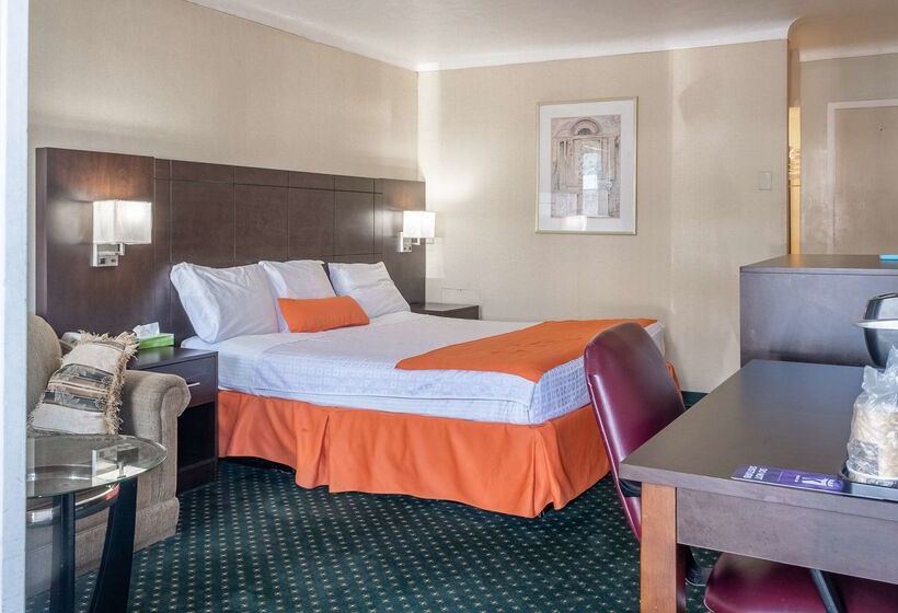 هتل Knights Inn North Bay