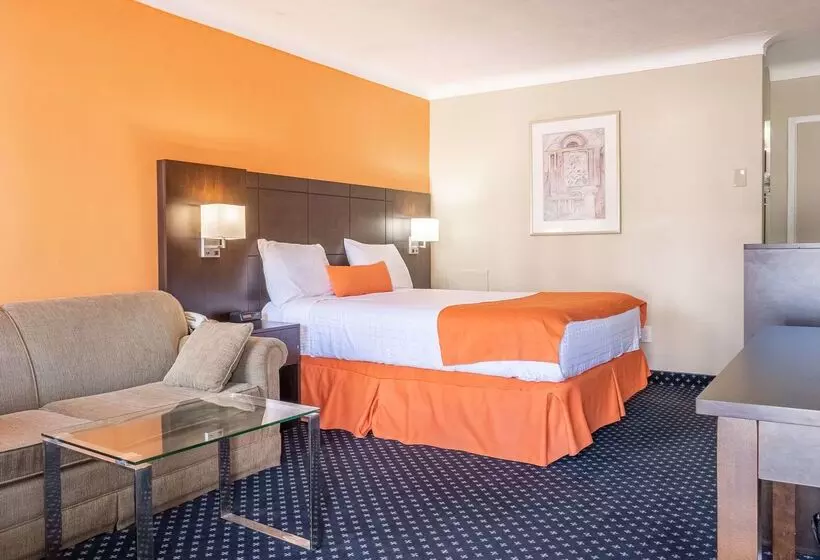 فندق Knights Inn North Bay