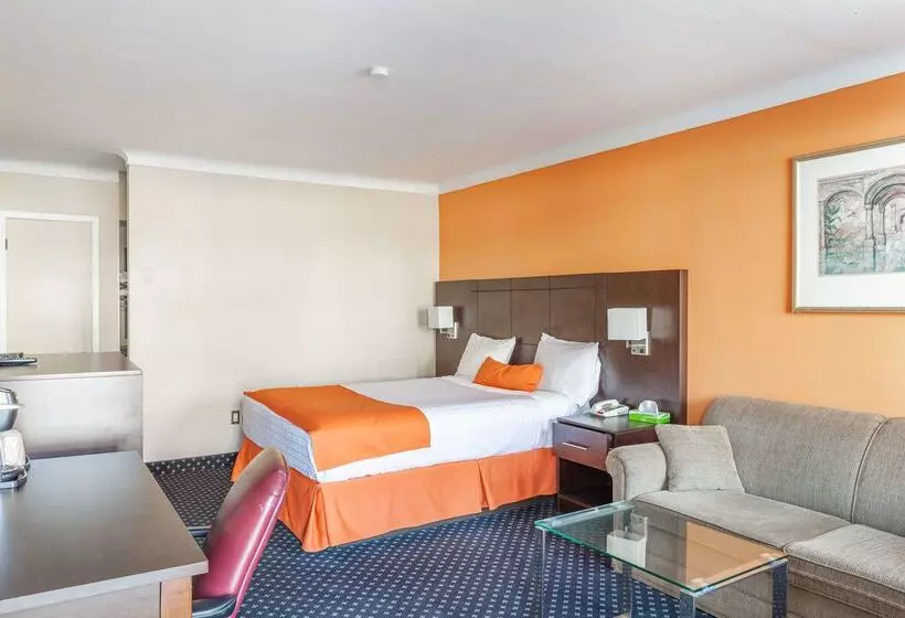 فندق Knights Inn North Bay