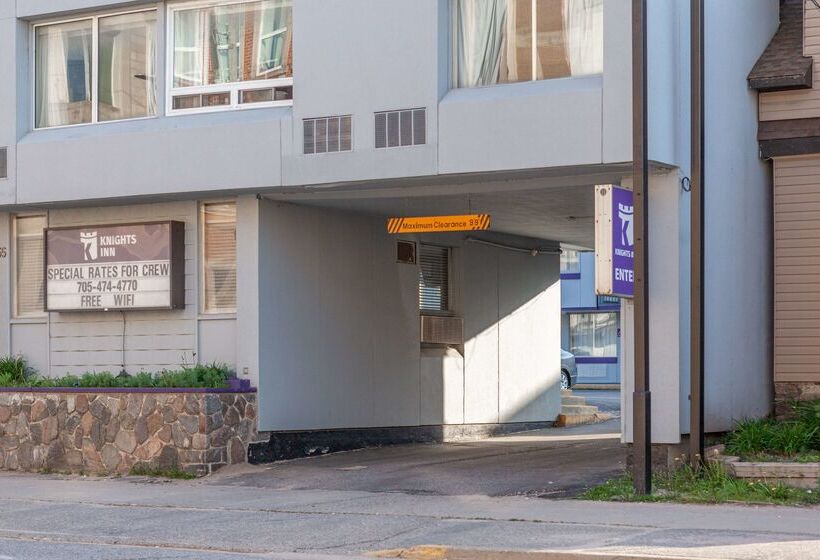 هتل Knights Inn North Bay