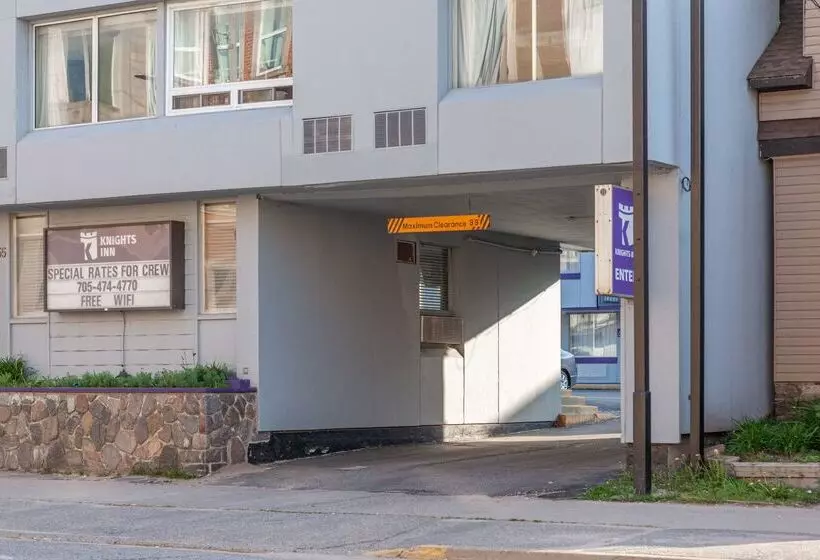 فندق Knights Inn North Bay