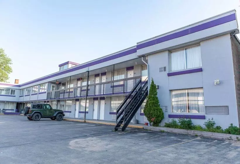 فندق Knights Inn North Bay