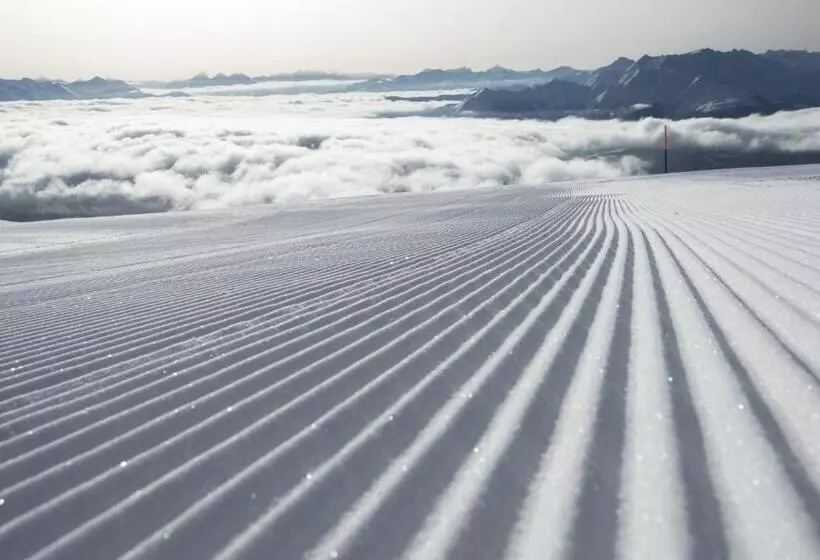 Отель Laaxerhof