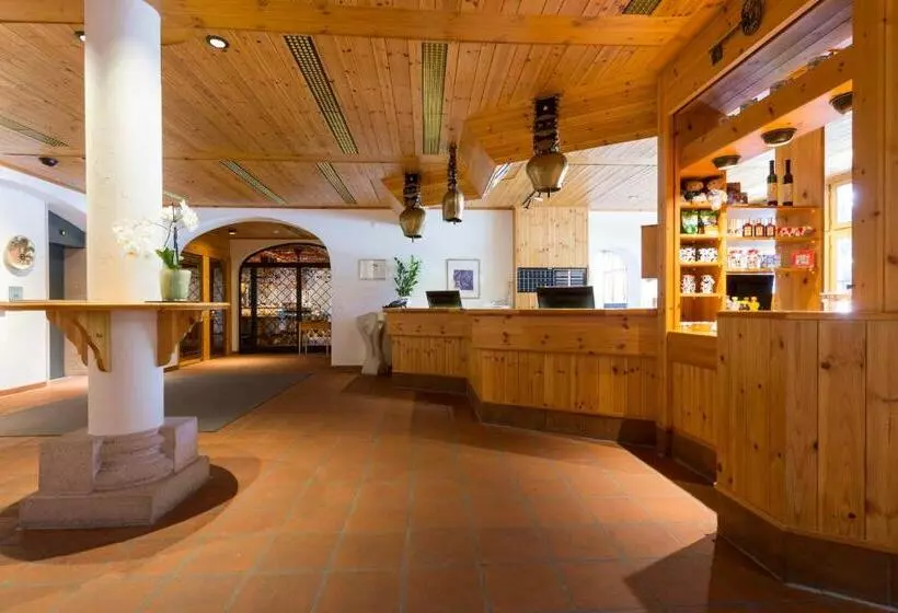 Отель Laaxerhof