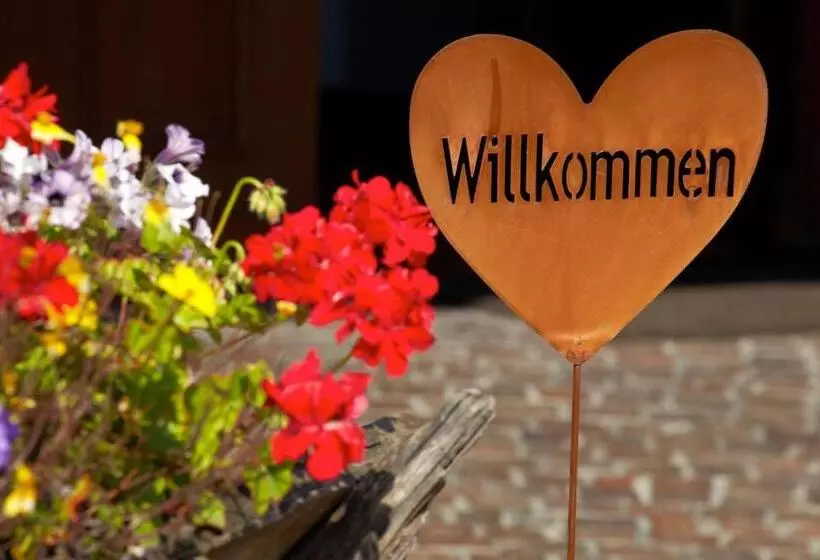 Отель Laaxerhof