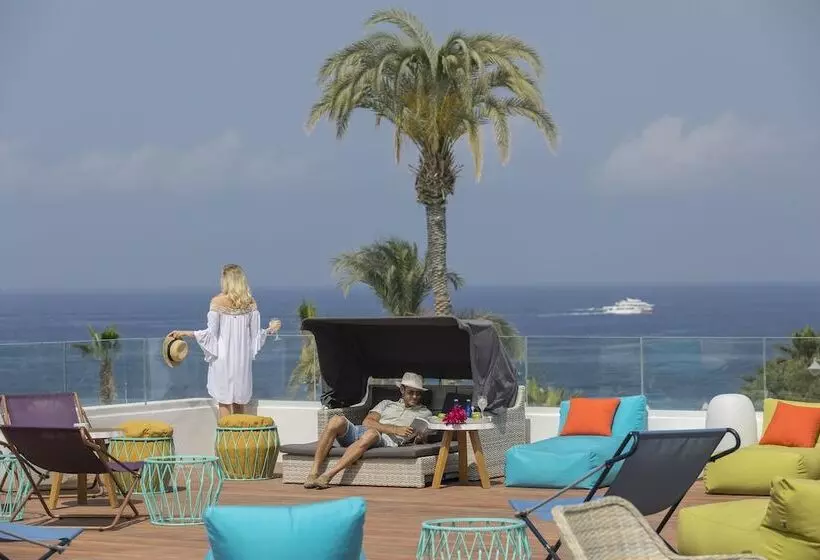 Отель Leonardo Laura Beach & Splash Resort