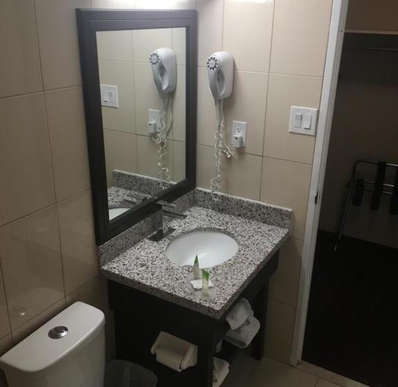 فندق Mississauga Inn & Suites