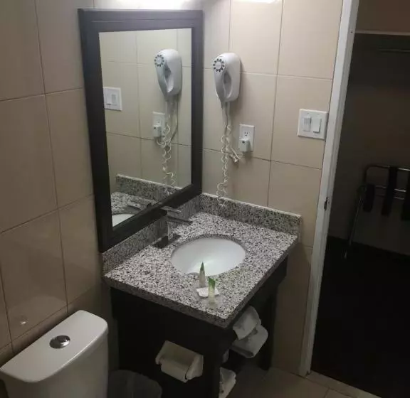 酒店 Mississauga Inn & Suites