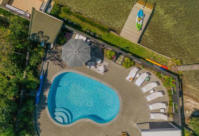 בית מלון כפרי Oceans 88 Whitianga Coastal Suites