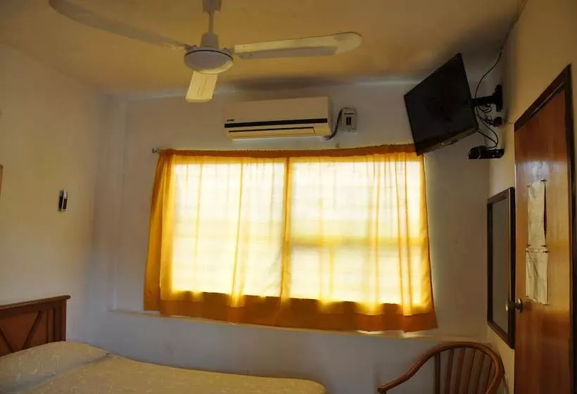 ホテル Oviedo Acapulco