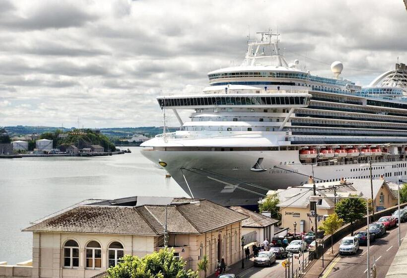 בית מלון כפרי Commodore