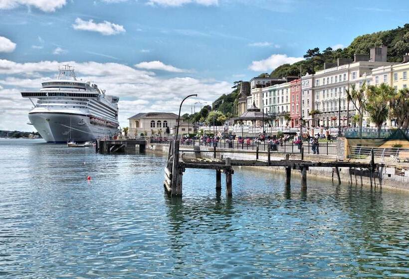 בית מלון כפרי Commodore