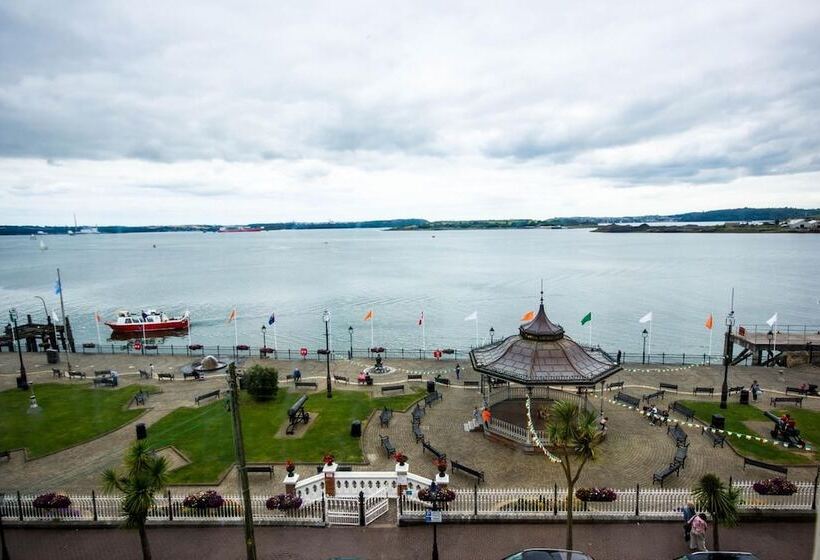 בית מלון כפרי Commodore