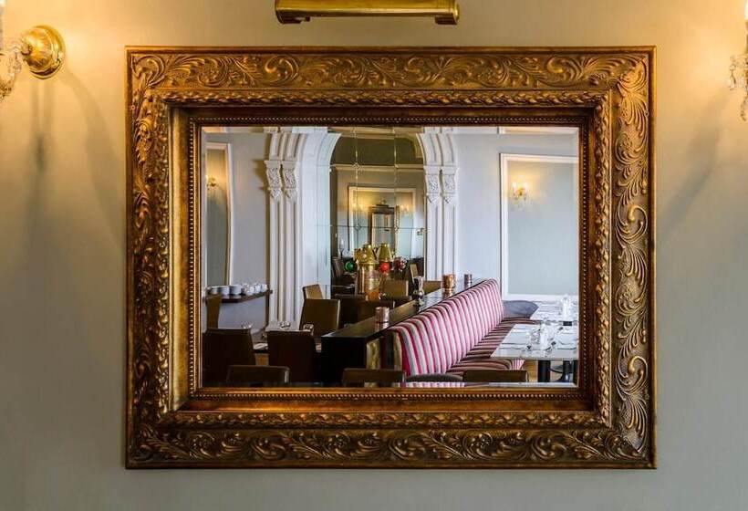 בית מלון כפרי Commodore