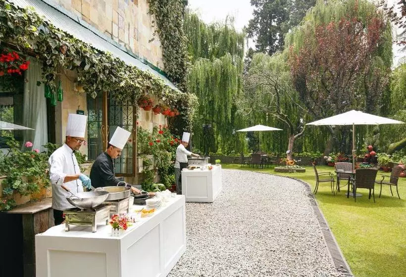 호텔 Shervani Hilltop Resort